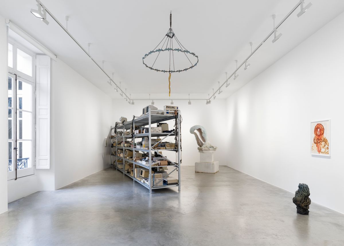 Photo: perrotin.com Johan Creten exhibits Les Chiens de Pavlov at Perrotin Paris