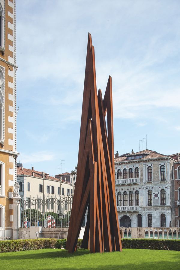 Bernar Venet — Disorder: 9 Uneven Angles