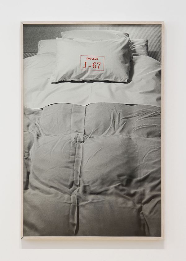 Sophie CALLE — Douleur exquise, J-67 (lit)