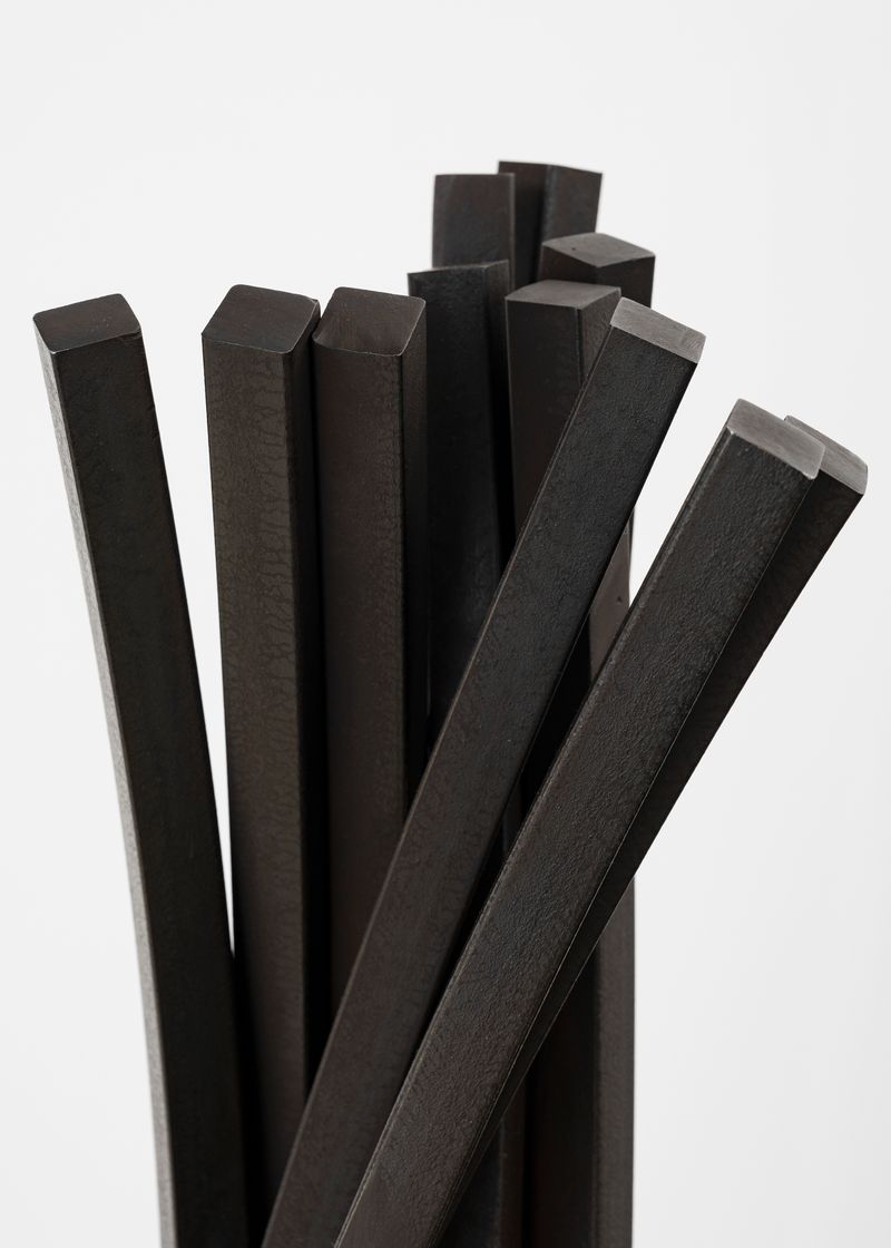 bernar_venet_Vertical Disorder: 11 Arcs_